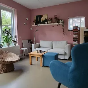 lovely-1-bedroom-with-garden-bnb.amsterdamhotelsnl.com/